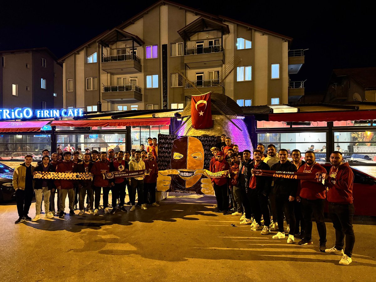 uAIsparta's tweet photo. Galatasaray'ımızın Antalyaspor maçı için kardeşlerimizle bir aradayız.

#uAIsparta
#uAYurtiçi https://t.co/HHJuwtEyWN