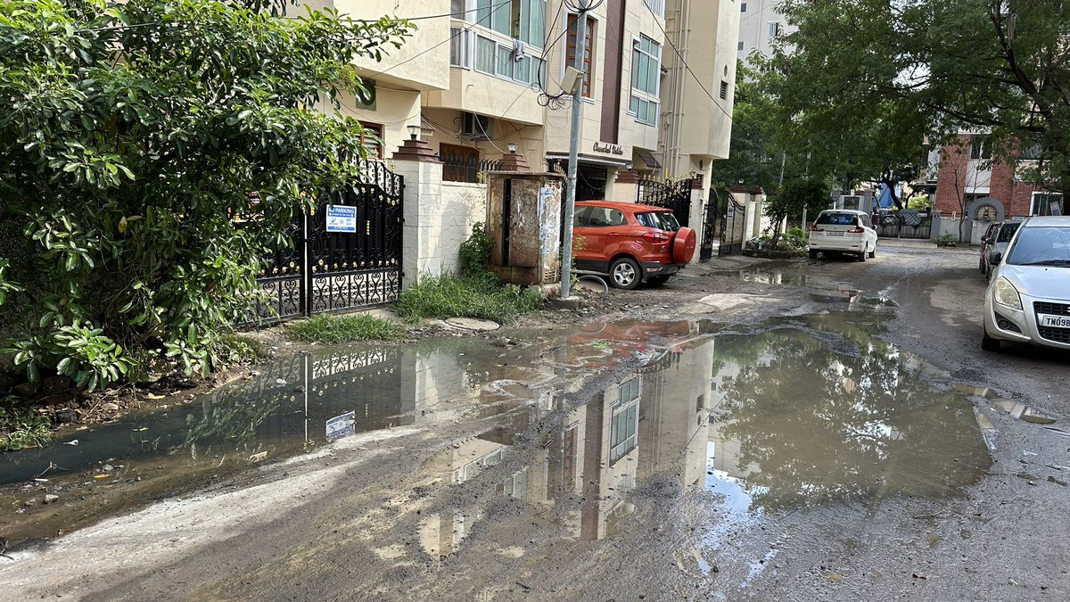 presunlabs's tweet photo. Heart of #Chennai street flooded with sewage in #Tnagar after #ChennaiRains, unsafe to step out! No response from #1913 &amp; #NammaChennai app down. Urgent help needed!
Zone 9, Div 113, Parthasarathy Puram
#GCC #NorthUsmanroad #PublicSafety @chennaicorp @PriyarajanDMK https://t.co/O7GgIxxsUI