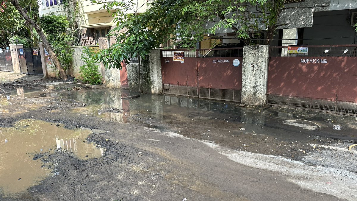 presunlabs's tweet photo. Heart of #Chennai street flooded with sewage in #Tnagar after #ChennaiRains, unsafe to step out! No response from #1913 &amp; #NammaChennai app down. Urgent help needed!
Zone 9, Div 113, Parthasarathy Puram
#GCC #NorthUsmanroad #PublicSafety @chennaicorp @PriyarajanDMK https://t.co/O7GgIxxsUI