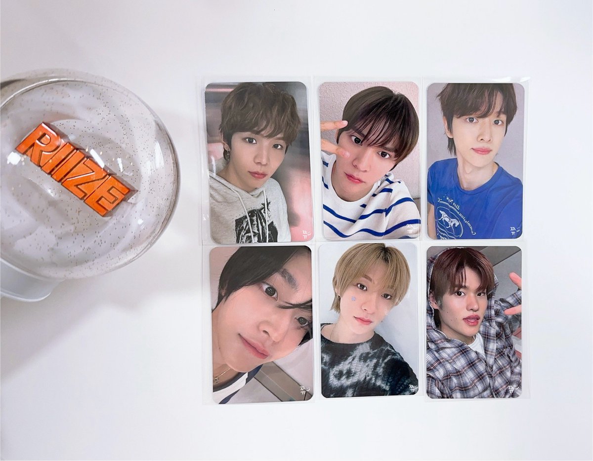 S2S2_RIIZE's tweet photo. 「삔알타임」 기념 RT 이벤트 ⭐️🤙🏼

올엠디 1차 영통 팬싸 특전 포카 세트(전 멤버)
🧡RT 해주신 분들 중 10분 추첨🧡

✨ 기간 10/20 ~ 10/22
✨ 당발 10/23(수)
�� 멤버십 인증
✨ 국내 주소지 한정
✨ 반택 비용, 제가 부담

음반사에서 받은 그대로 보내드릴 예정이어서 하자가 있을 수 있어요🙃 https://t.co/N30u15PZGU