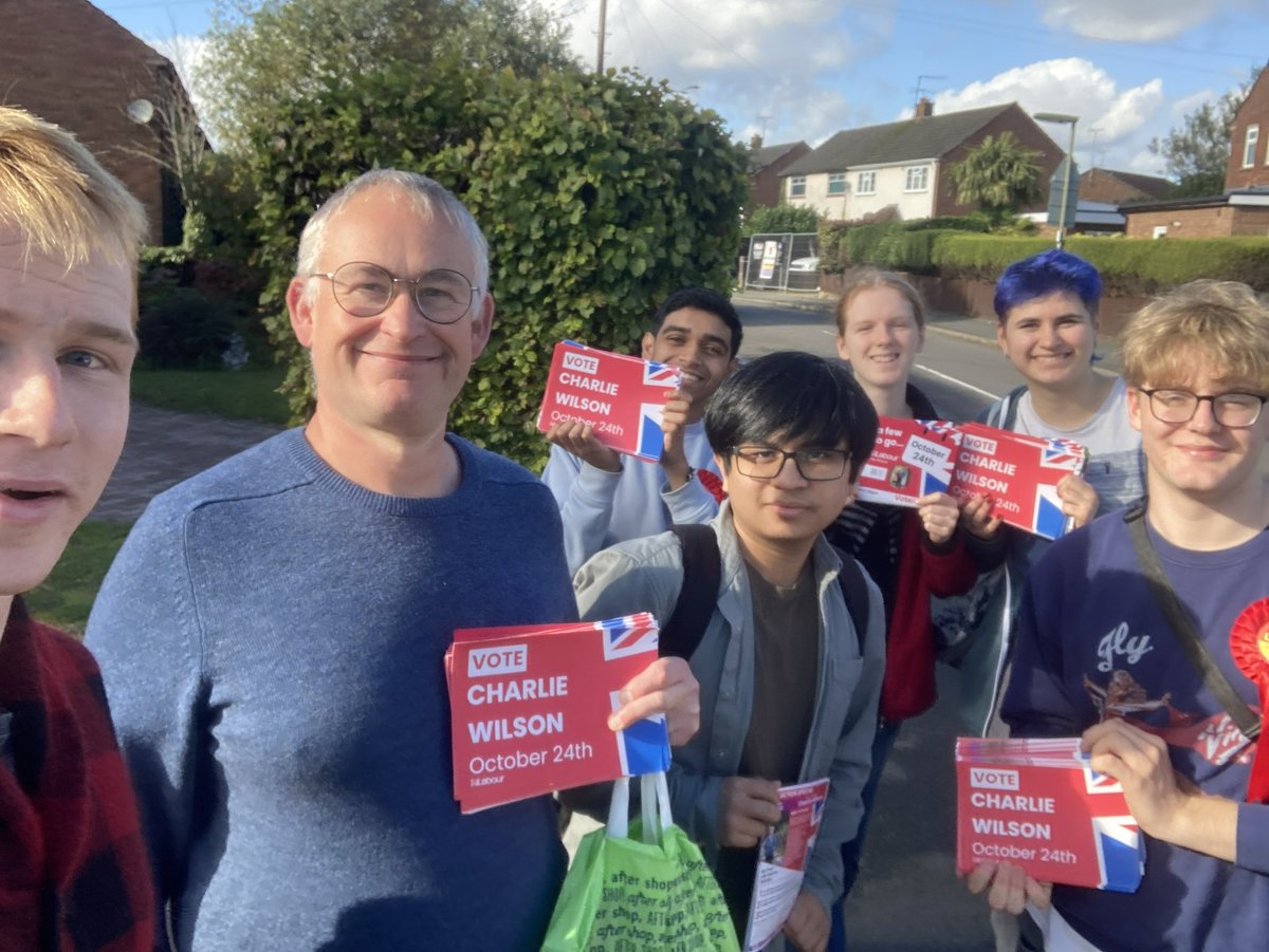 cgkwilson's tweet image. Another great day on the campaign today - this time with a huge help from the amazing @YoungLabourSE! Thanks all for coming along, and bring on Thursday 24th! 🌹