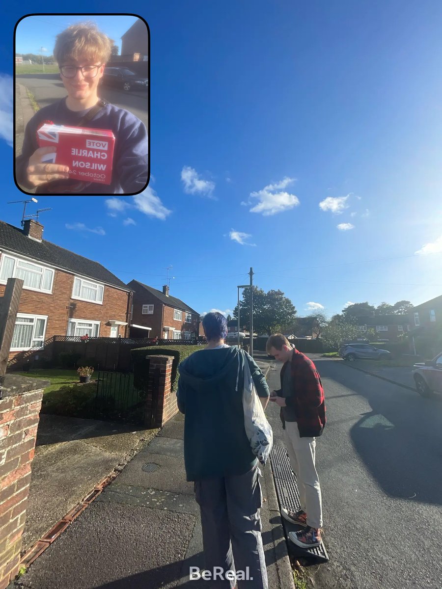 cgkwilson's tweet image. Another great day on the campaign today - this time with a huge help from the amazing @YoungLabourSE! Thanks all for coming along, and bring on Thursday 24th! 🌹