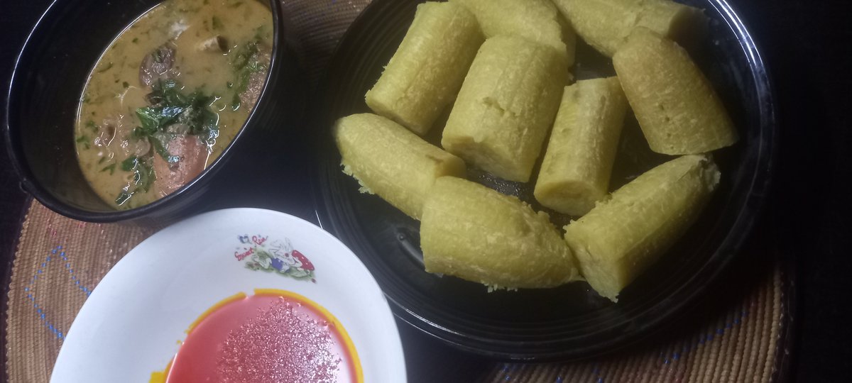 phoebe2_phoebe's tweet photo. How the weekend is going with chicken pepper soup with plantain and oil
@A_d_e_bisi Yours is still waiting for you https://t.co/v0F8qs2xlt