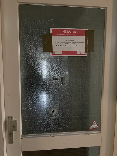 Tijdelijke sluiting woning Middellaken | Op 19 oktober 2024 is, op last van locoburgemeester Treep, per direct voor 3 weken een woning in Leusden gesloten waar een geweldincident heeft plaatsgevonden. bit.ly/3YvI0SO