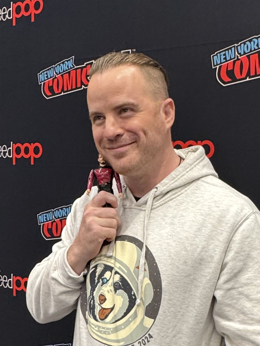 floobish's tweet photo. At #NYCC, where #LittleRiker met Rob Kazinsky, who will be playing Zeph in #StarTrek #Section31. Lovely dude! Big Trek fan. https://t.co/mcuUGLWY1w