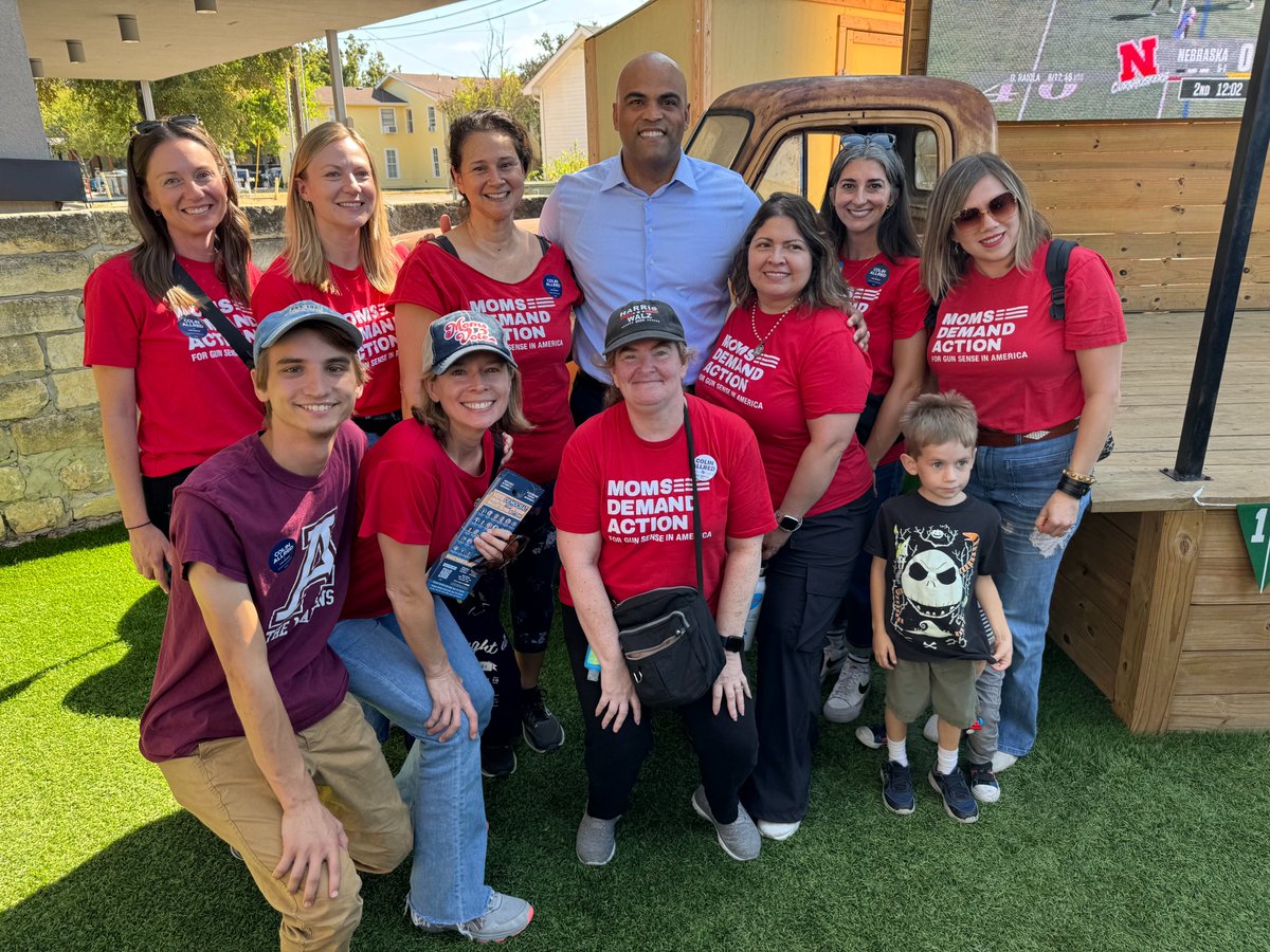 MomsDemand's tweet photo. NOW: Our volunteers are knocking on doors, running phone banks, and connecting directly with voters to turn out votes for Gun Sense Candidates across the country!  

If you want to help but can't join us in person, sign up for a virtual phone bank by texting PHONES to 644-33! https://t.co/ifL2DZWAR3