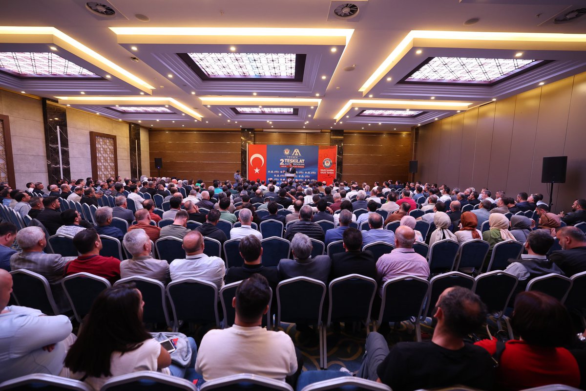 _aliyalcin_'s tweet photo. Eğitim-Bir-Sen olarak, 7. Dönem 2. Teşkilat Eğitimi 4. Grup Toplantımızı kadim şehir Diyarbakır'da gerçekleştirdik

Diyarbakır 1, Mardin 1-2, Tunceli, Şırnak, Bingöl 1-2, Batman şubelerimizin Şube Yönetim Kurulu Üyeleri, İlçe Temsilcilik Yönetimleri, Üniversite Temsilcilik Yönetimleri, Kadın Komisyonu Yönetimleri, Disiplin ve Denetleme Kurulu Üyeleri ile Diyarbakır’da bir araya geldik. Teşkilat mensuplarımıza yönelik düzenlediğimiz teşkilat eğitimleriyle, sendikal bilinci güçlendirmenin yanı sıra sahada karşılaştığımız sorunları çözme becerilerini artırmayı hedefliyoruz. Ayrıca bu eğitimler teşkilatımızın eğitim çalışanlarının haklarını savunmada daha etkin bir rol üstlenmelerine zemin hazırlıyor.