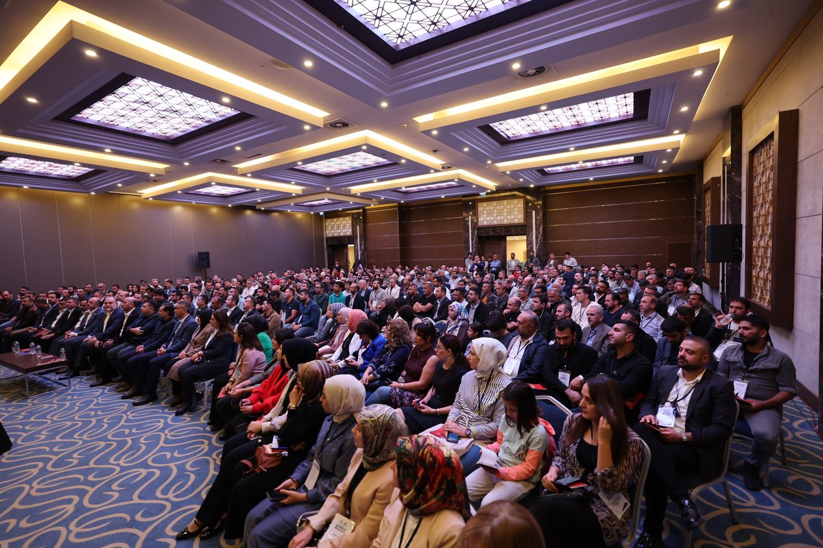 _aliyalcin_'s tweet photo. Eğitim-Bir-Sen olarak, 7. Dönem 2. Teşkilat Eğitimi 4. Grup Toplantımızı kadim şehir Diyarbakır'da gerçekleştirdik

Diyarbakır 1, Mardin 1-2, Tunceli, Şırnak, Bingöl 1-2, Batman şubelerimizin Şube Yönetim Kurulu Üyeleri, İlçe Temsilcilik Yönetimleri, Üniversite Temsilcilik Yönetimleri, Kadın Komisyonu Yönetimleri, Disiplin ve Denetleme Kurulu Üyeleri ile Diyarbakır’da bir araya geldik. Teşkilat mensuplarımıza yönelik düzenlediğimiz teşkilat eğitimleriyle, sendikal bilinci güçlendirmenin yanı sıra sahada karşılaştığımız sorunları çözme becerilerini artırmayı hedefliyoruz. Ayrıca bu eğitimler teşkilatımızın eğitim çalışanlarının haklarını savunmada daha etkin bir rol üstlenmelerine zemin hazırlıyor.