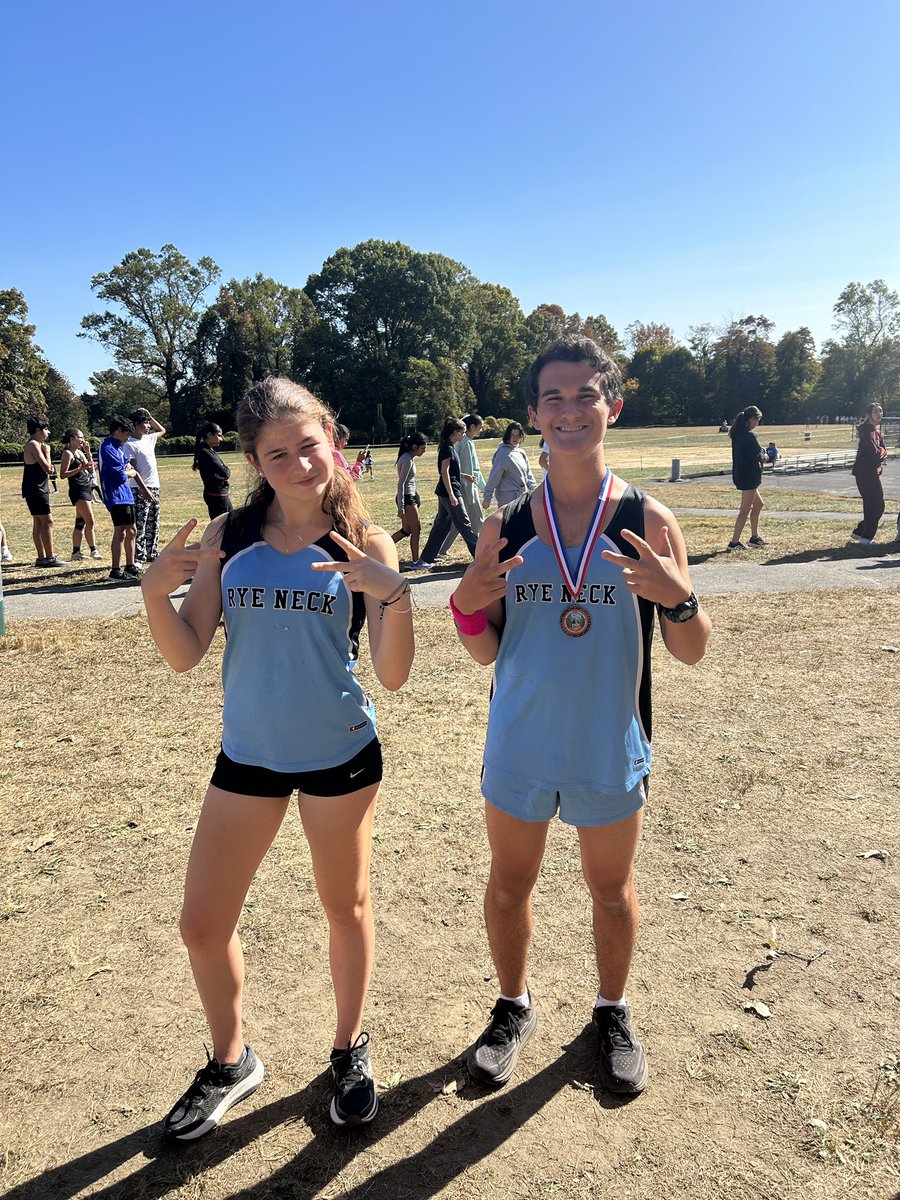 RNHSXCTF's tweet photo. Nice job for our last time racing at Woodlands this season! 3rd times a charm for many since there were a bunch of PRs! Congrats to senior captains Phoebe Carmel (26th) & Zachary Harrison (27th) for medaling in the Varsity Girls A & Boys A races respectively! #RNXC @RyeNeck_TFXC https://t.co/579L2Rkuac