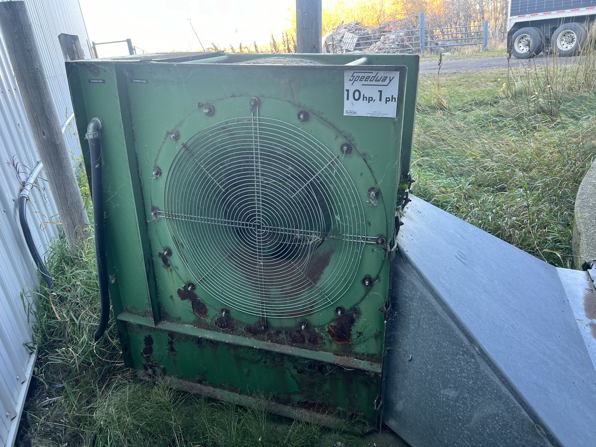 25,000 bu 40’ Diameter Bin for Sale

4 x OPI temp cables installed

Circle King Hydraulic power head and drag flighting included 

10hp Aeration Fan Inc

Bin is currently set up - if you prefer to tear down yourself, discount of $7500 available.  

Located 10 min South of Tofield