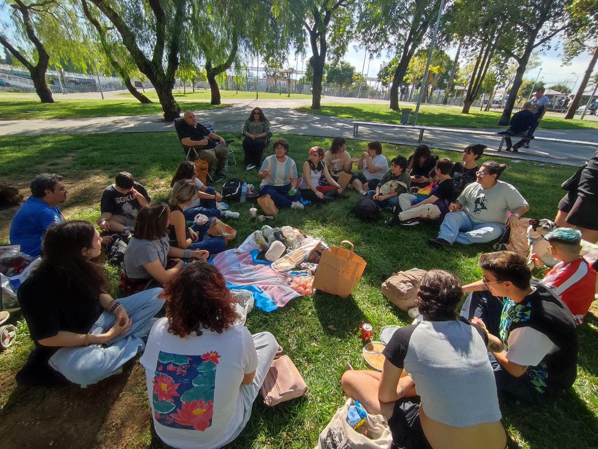 🏳️‍⚧️  #QuedadaTrans en Sevilla. Hemos creado lazos entre iguales en un entorno seguro, disfrutado del medio ambiente, asistido a diversos talleres lúdicos y fomentado la diversidad

¿Quieres participar en nuestras actividades?

Contáctanos:
☎️954228728
✉️asociacion@atandalucia.org
