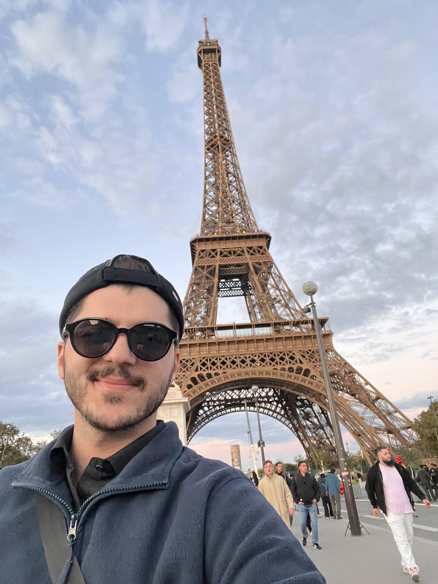 Rawdds's tweet photo. “PARIS is a moveable feast.” 
 🇫🇷 https://t.co/f6kWaWp3h4