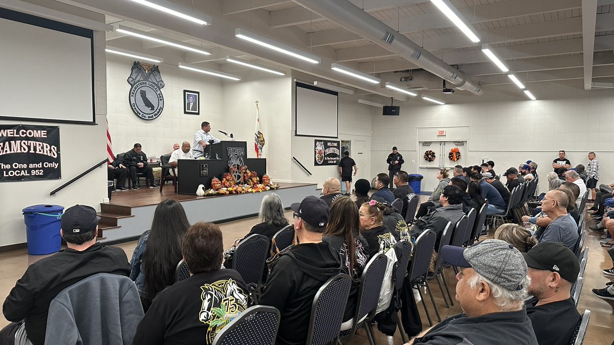 Scarlin2010's tweet photo. Beautiful morning for a @Teamsters @teamsters952 General membership meeting @IBTJC42 https://t.co/XJBy1AOXd0