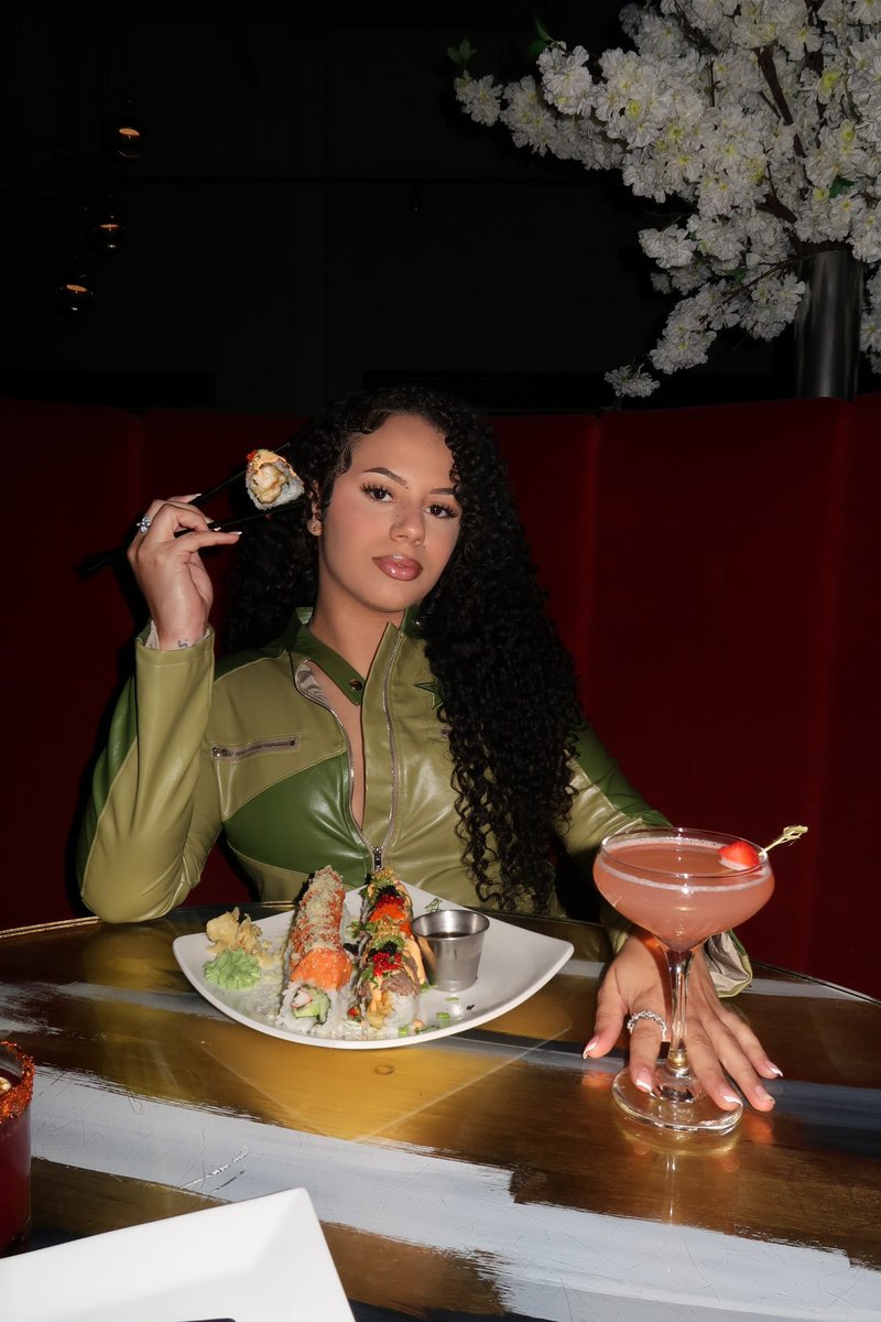 kyjaneeee's tweet photo. Sushi date and yap🥢 https://t.co/5jMTKNURoK