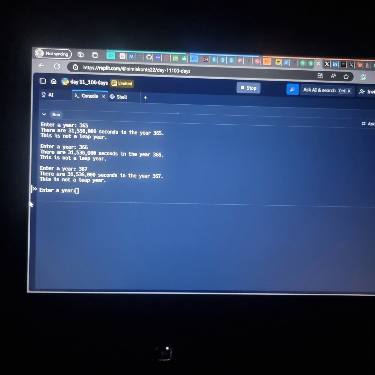 IseleyeNimi's tweet photo. How many seconds in a year 🙀 !! Day 11 of #Replit100DqysOfCode #100DaysOfCode @allenharper https://t.co/VBRHDlAqcm
