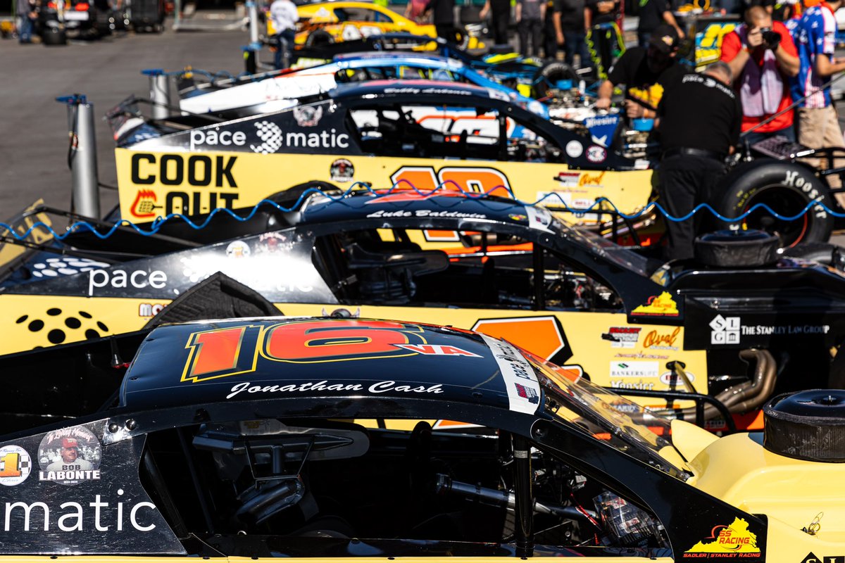 SMARTMods_'s tweet image. It’s fast &amp;amp; furious halfway through practice for the #SMARTmods at @NWBSpeedway. 

Tune into @FloRacing at 3:30pm for qualifying. 

📷 @DavidKatz86