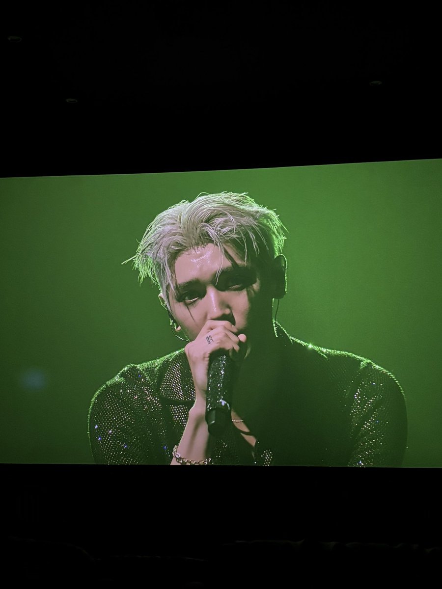 jenmklee's tweet photo. ngayon lang nag sink in sakin lahat, i love you so much taeyong 🥺 you’re literally the reason why I became nctzen, will never forget how you catch my attention while performing on stage because you’re literally mesmerizing to watch. will wait for you, kahit gano pa katagal! 🤍 https://t.co/A5aap1QJ3E