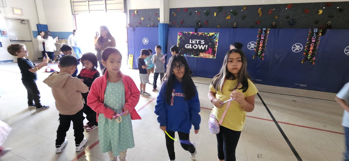Jen_Costello1's tweet photo. First Nine Week Glow Perfect AttenDance- Congratulations to our PK-Fifth Grade Students! https://t.co/S3drvdmIj6