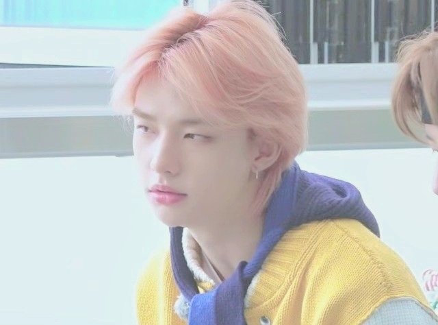 _leeminhau's tweet photo. Similar Hands | Seungjin au 

Onde Seungmin fazia arquitetura e precisava fazer um trabalho um tanto quanto inusitado.

ou

Onde Hyunjin trabalhava em uma farmácia e estava cobrindo um colega. https://t.co/M1XKIPArgr