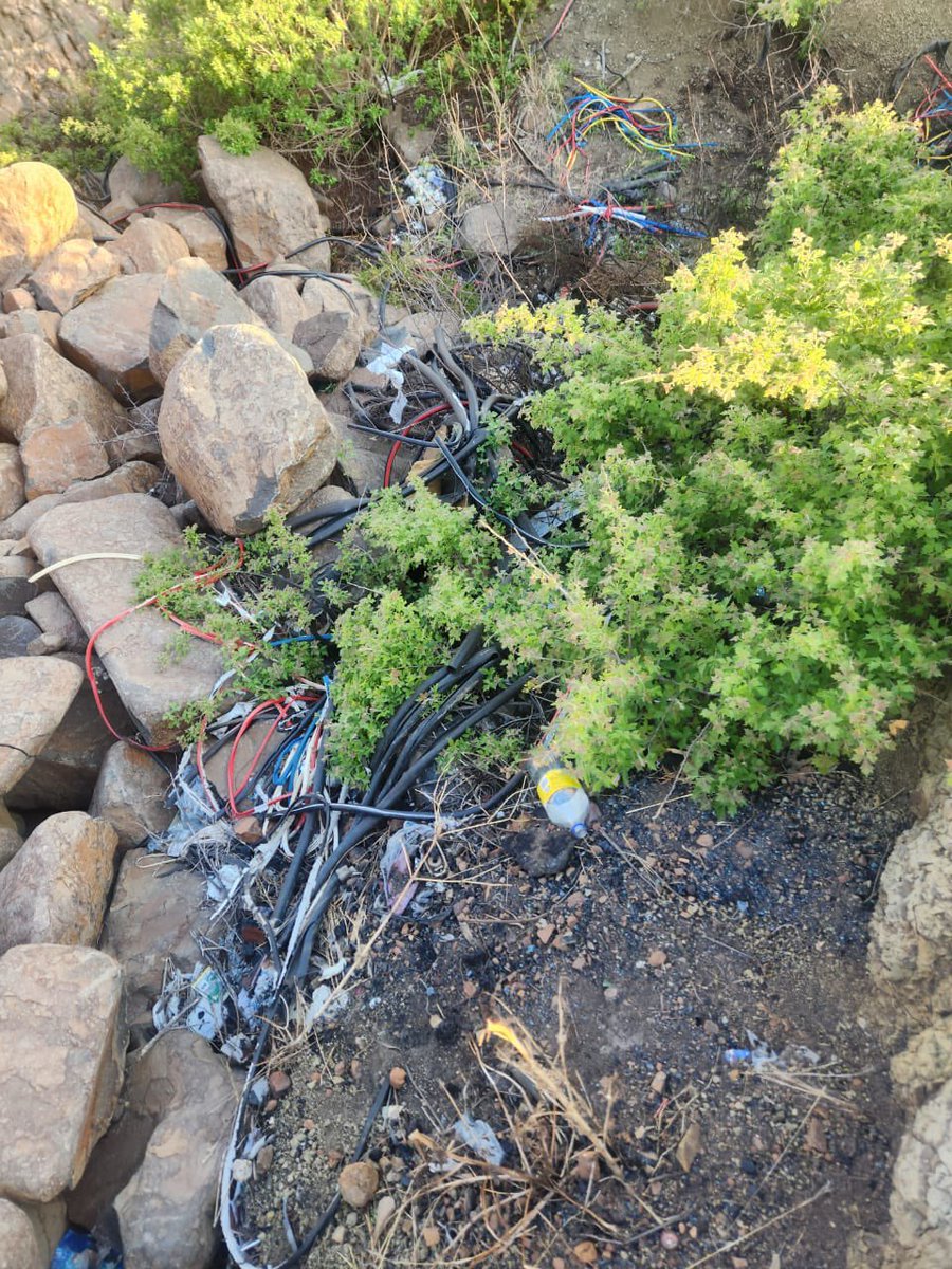 MalutiLocal's tweet image. Cable thief caught in Ward 2 Mphatlalatsane

For more: whatsapp.com/channel/0029Va…

@Eskom_SA @FreeCogtaHS 
@News24 @SABCNews @MorningLiveSABC @LesediFM @dailysunsa @SundayTimesZA @Kgosientsho_R @CyrilRamaphosa @PresidencyZA @City_Press