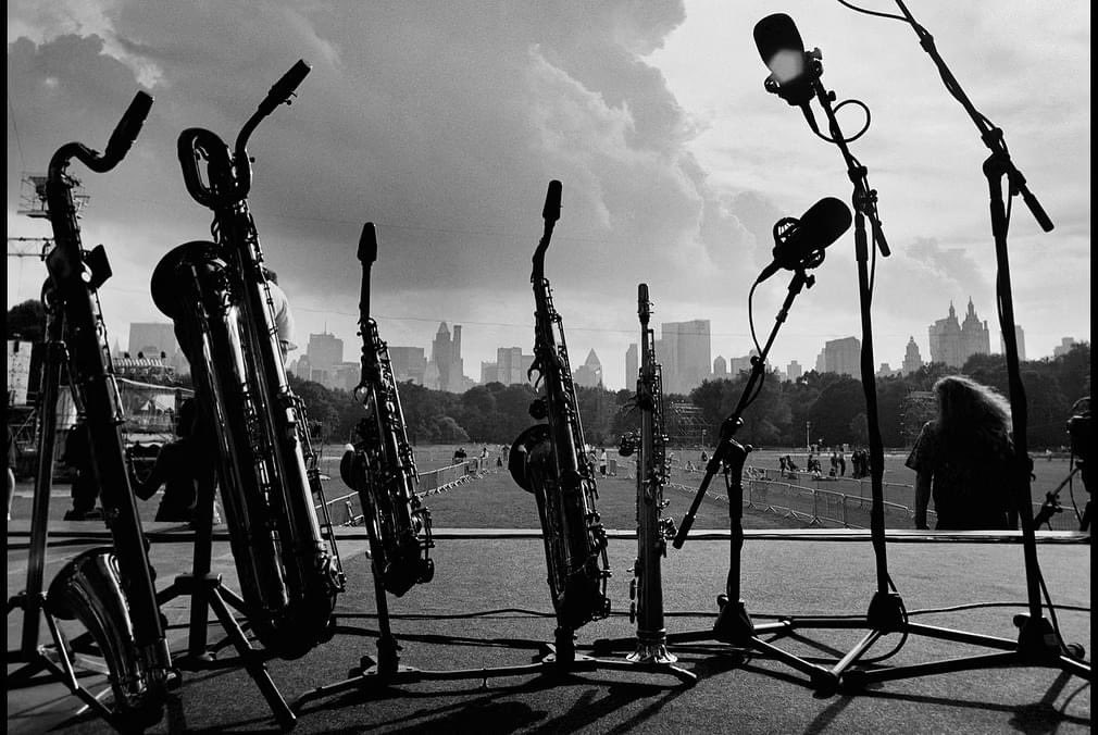 Danny_Clinch's tweet photo. A Huge congratulations to the Dave Matthews Band and their fans ! I have loved collaborating with them throughout the years and look forward to more ! 
Saw them recently in concert and this band and line up  is 🔥🔥🔥

@davematthewsbnd 
#groogruxking https://t.co/Qoe8fkDYLE