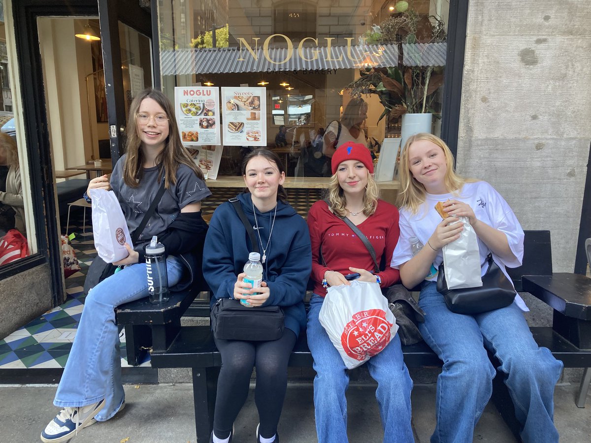 PipersSenior's tweet image. Great morning in New York. Visiting the MET and getting a huge amount of inspiration, followed by lunch. #PipersFutureReady #PipersInspire