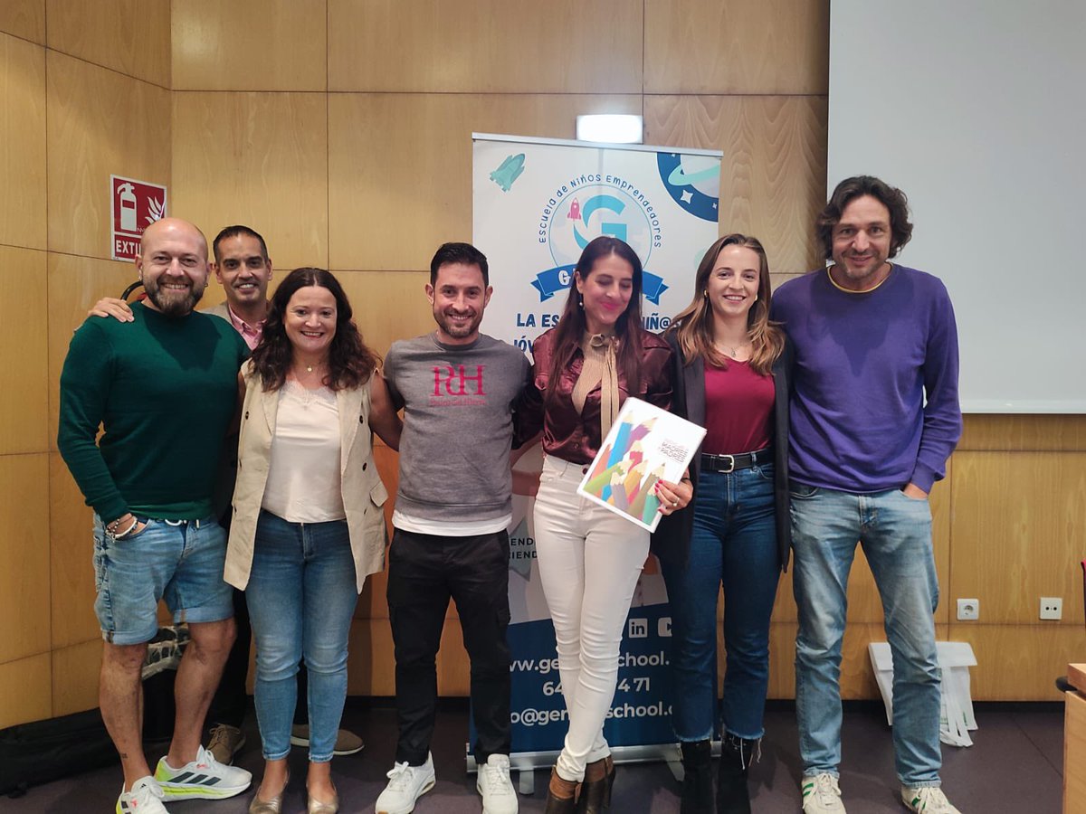 florencia_psico's tweet photo. Participando en una tertulia con Finding Bango Art, hablando sobre las emociones y la importancia de proteger los derechos del menor para que crezcan en entornos seguros y sanos. Próximamente tendremos el enlace con el podcast ✨ https://t.co/YNzPbpgfpn