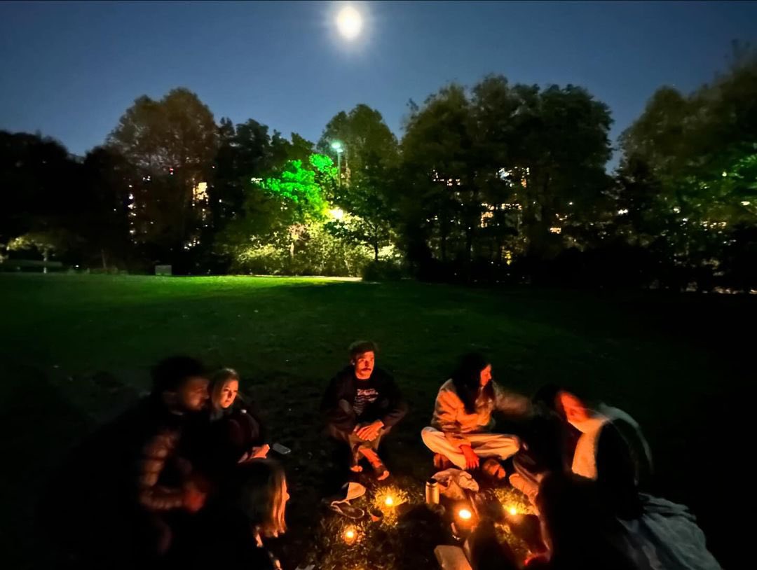 ShawnMendes's tweet image. FRIENDS AND FAMILY IN NEWYORK

on and off stage ♥️