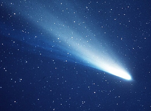 ABkotlin's tweet image. Where do comets come from? ☄️ They're born in a distant, icy realm called the Oort Cloud. It's like a giant shell around our solar system. Learn more --> t.ly/Dov44
#oortcloud #comets #space #NASA #USA #saturday
