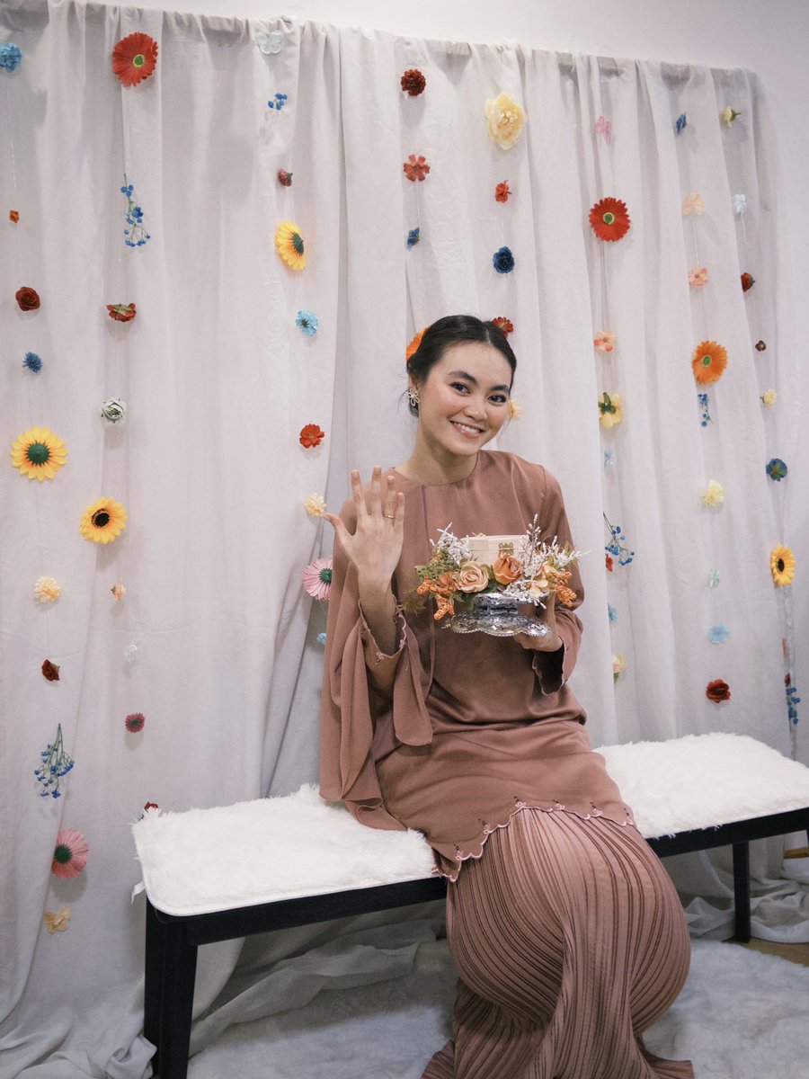daengbadrul's tweet photo. 💍🤍 https://t.co/XoI5u10L21