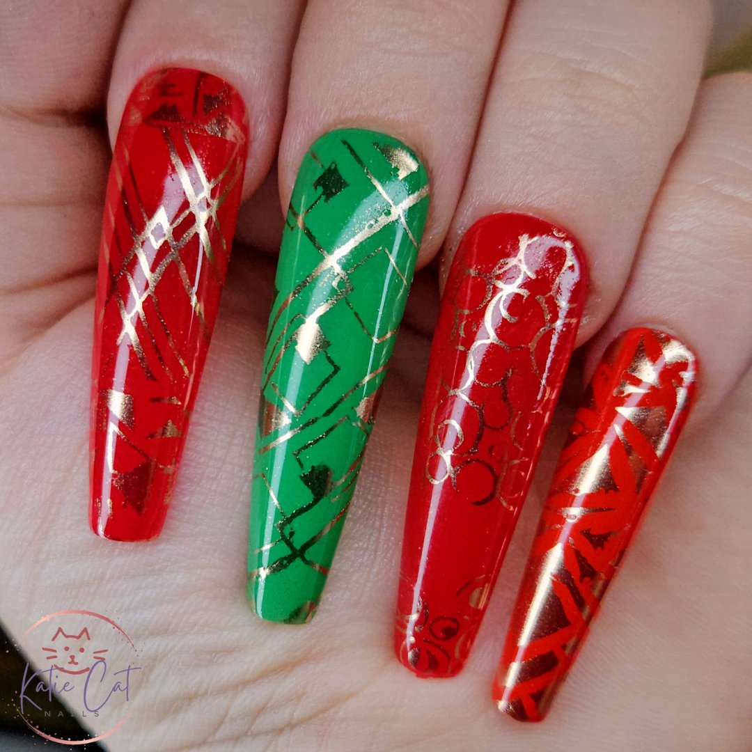 Had an awesome time playing with <a href="/MadamGlam/">Madam Glam</a> and SheModern for this weeks #shemodernsaturday . 
Shades used from Madam Glam and reverse chrome stamping achieved using SheModern!! 
#nailart
#festivenails
#nailtube
#diynails
Full video on YouTube :
youtu.be/fSBxN4G62Kk