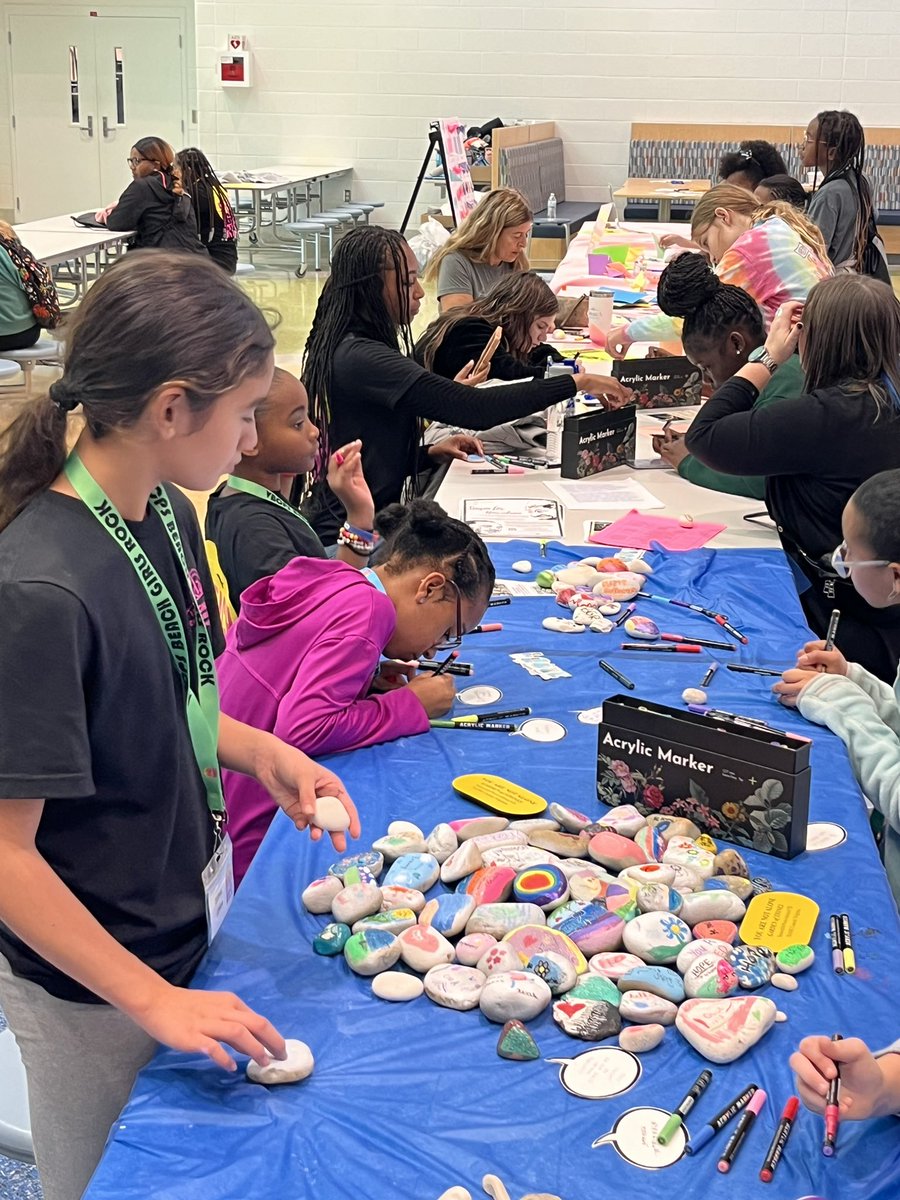 ActivitiesLMS's tweet image. More action from today’s #BeachGirlsRock event held at Princess Ann Middle School! @Landstownms @vbschools
