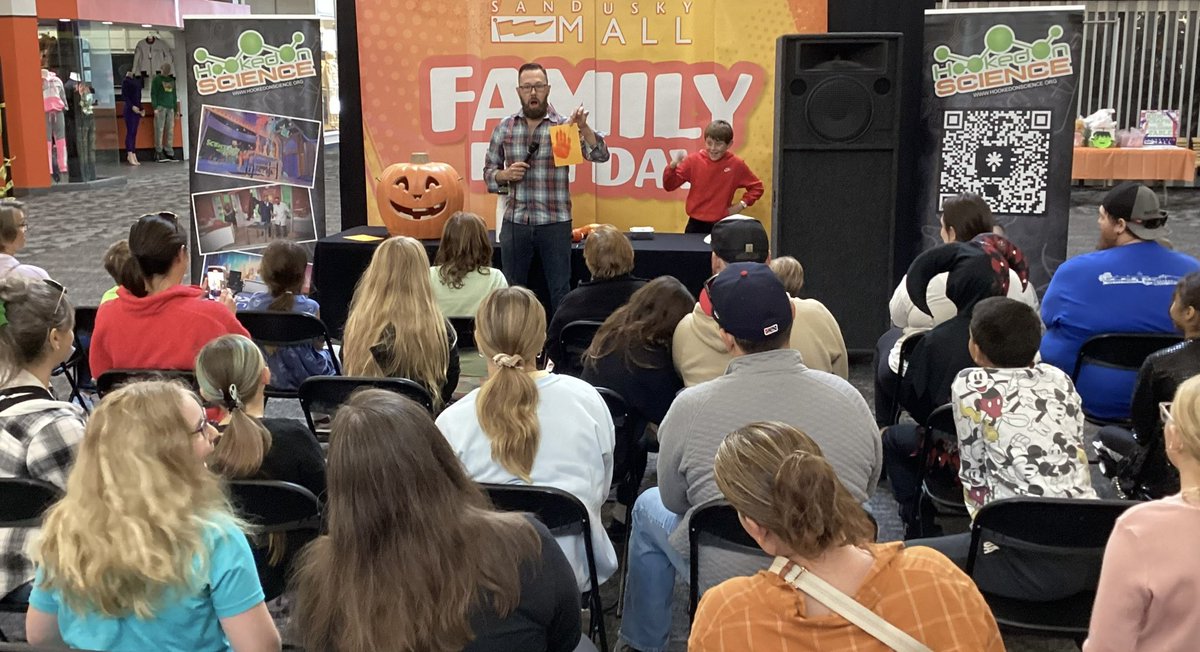 STEMLabOnTheGo's tweet photo. Spooky #science #fun, at Sandusky Mall, in #Ohio. ππ»
#HookedOnScience #MrScience #STEM #SpookySTEM #SpookySeason #Halloween https://t.co/kpS57Ye4xy