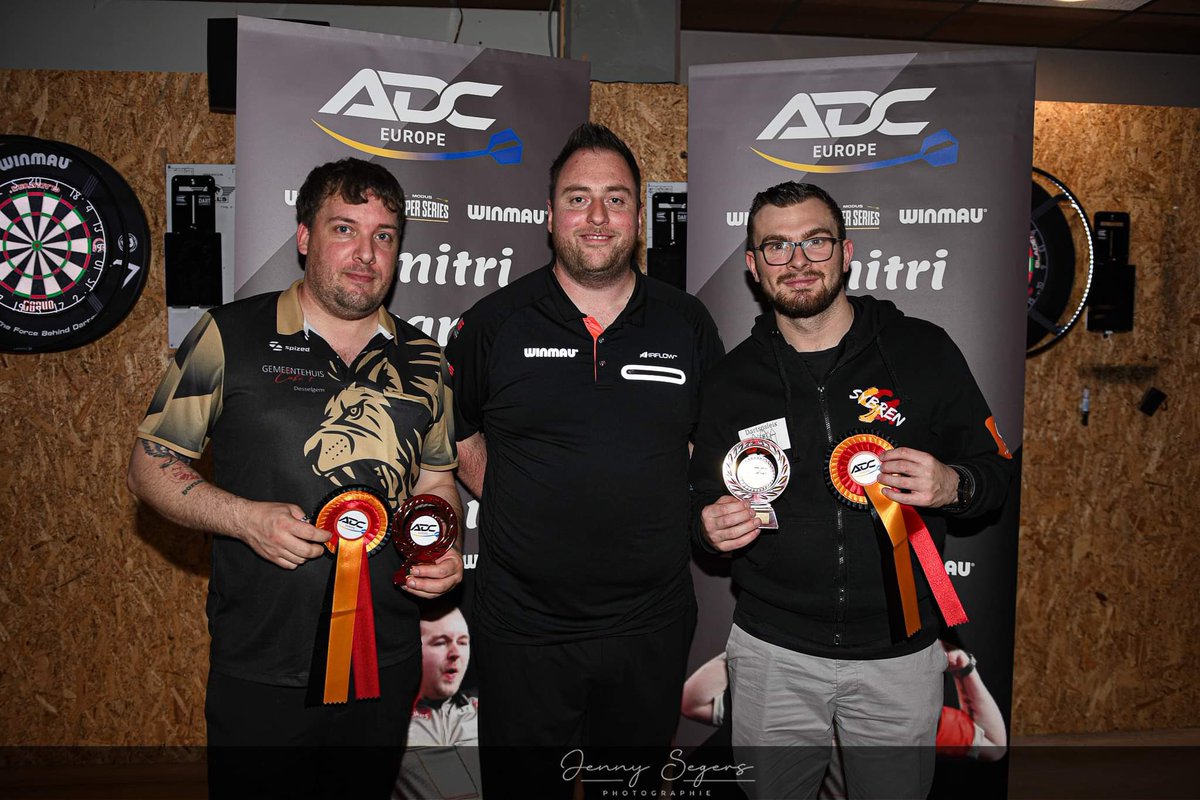 amateurdarts_eu's tweet photo. 𝐉𝐨𝐡𝐧 𝐃𝐞𝐬𝐫𝐞𝐮𝐦𝐚𝐮𝐱 𝐰𝐢𝐧𝐬 𝐃𝐕𝐃𝐁 𝐂𝐥𝐚𝐬𝐬𝐢𝐜 𝟐𝟎𝟐𝟒

Desreumaux 🇧🇪 qualifies himself for the ADC Global Championship 🌍 that will be held at the MODUS Live Lounge in Portsmouth 🏴󠁧󠁢󠁥󠁮󠁧󠁿 in December. 

For the full results:
https://t.co/Px2lOxS0Ko https://t.co/10uvjq6XNc