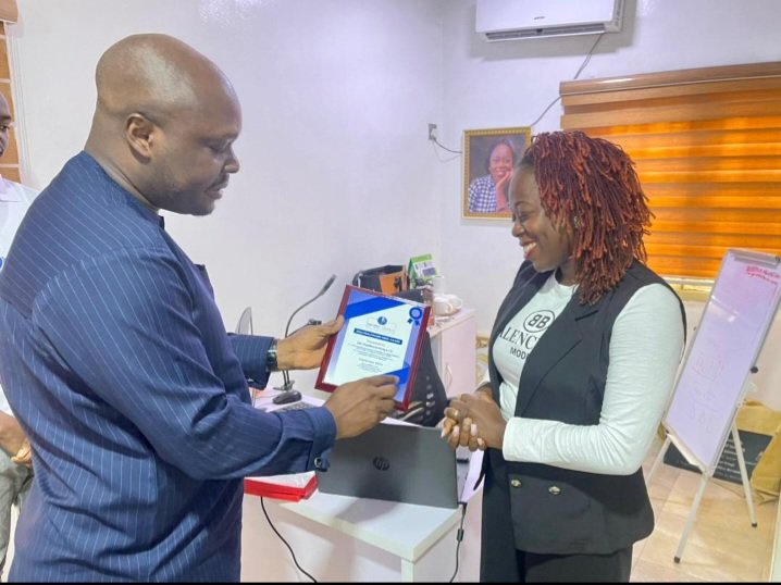 Tillit_MSME's tweet photo. Appreciating Heroes in Healthcare!

Paycient Finance proudly acknowledges EXC Pharmaceutical Limited, our pioneering customer, for their dedication to improving community well-being. Your trust in us fuels our mission! #CustomerLove #HealthcareInnovation #FinancialPartnership https://t.co/JpGW3iNq8Y