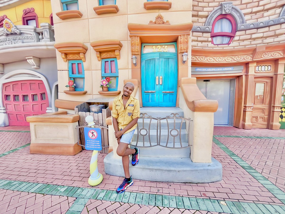 MrKingCoaster's tweet photo. “Honeymoon adventure: Part 2 of 3! After our time in Sitges, we headed to the thrills of #Portaventura, where I fully embraced my role as the persistent husband/photographer! 🎢 #PortAventuraAdventures #HusbandBehindTheCamera https://t.co/axAb033fPC