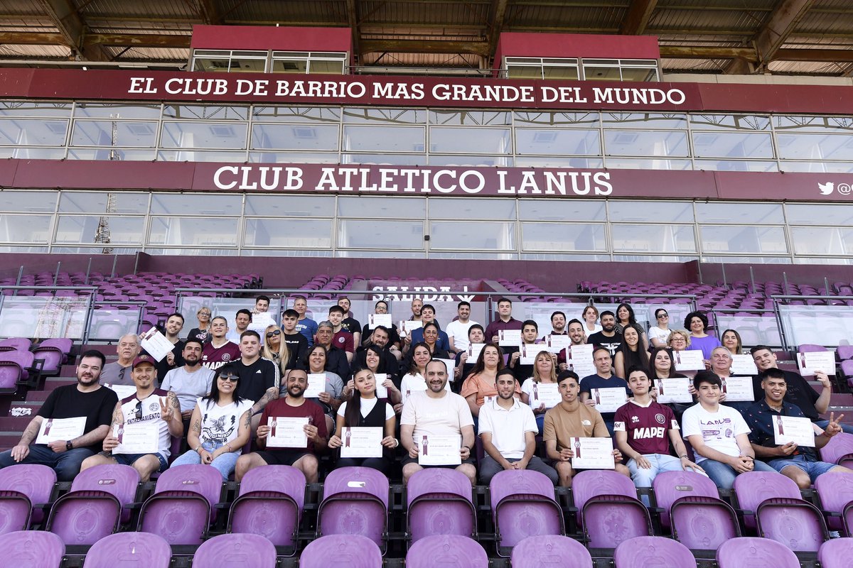 🎓 Los socios y socias que completaron con éxito el Curso de Formación Dirigencial “Néstor Díaz Pérez”

#OrgulloGranate 🇱🇻