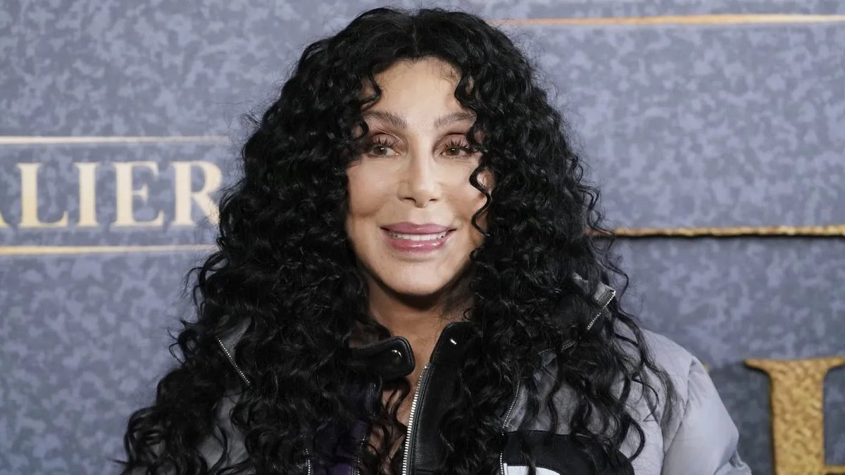 Cher: I’m voting for Kamala Harris and Tim Walz. I hope you will too.  

Drop a 💙 for Cher