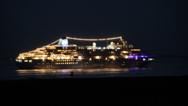 Mike Weststrate maakt schitterende 'Lezersfoto van de week' van cruiseschip op Westerschelde -  internetbode.nl/reimerswaal/l/…