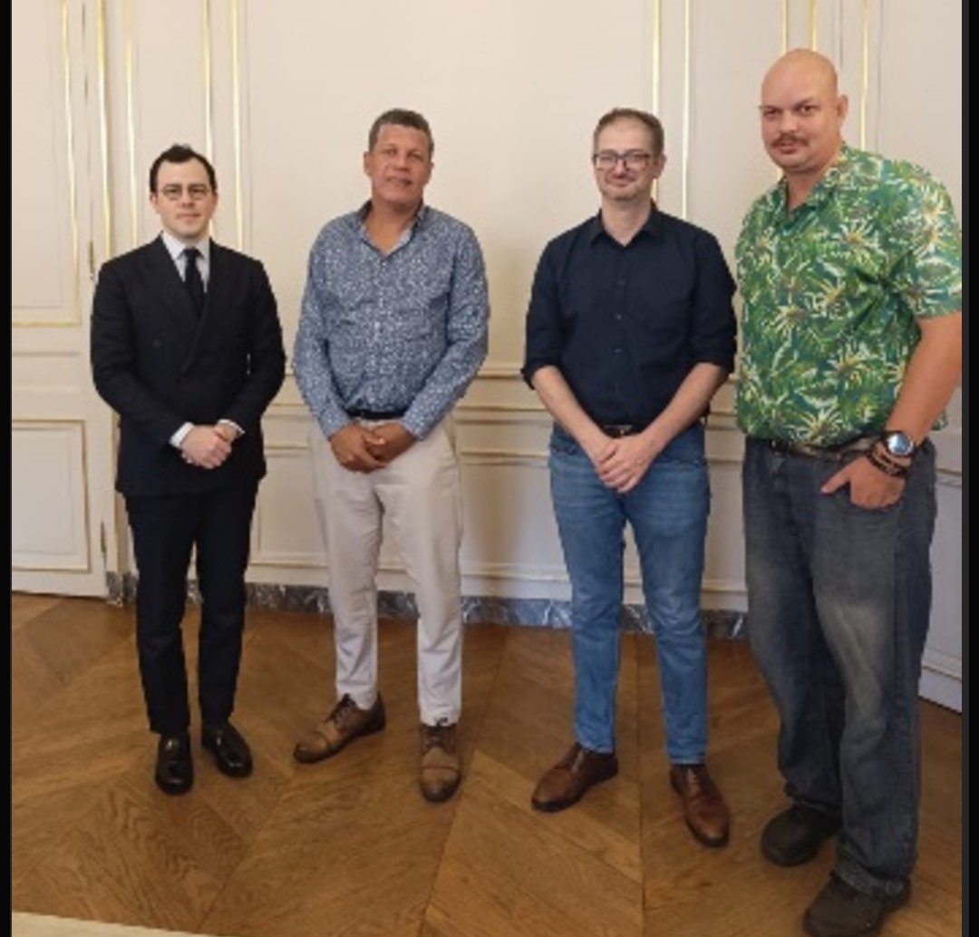 FnecFpFO's tweet image. La FNEC FP-FO aux côtés de nos camarades de #Martinique et de #Polynésie au ministère pour porter les revendications urgentes : contre la vie chère et la répression, pour le droit des lauréats à travailler et vivre au pays, pour les postes, contre le mépris du gouvernement...
