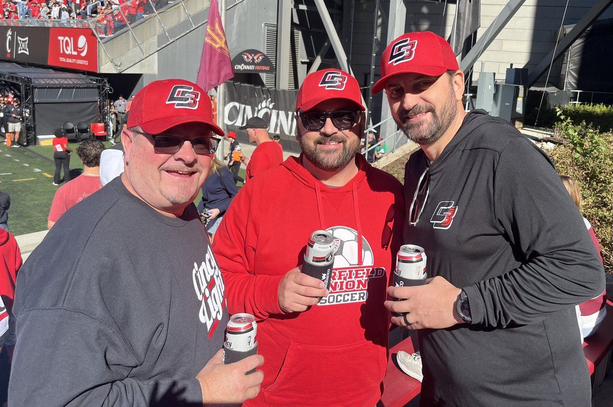 24AdamBrown's tweet photo. Afternoon of friends, @CincyLight , & #CB33 ! https://t.co/KXhkQZXB5M
