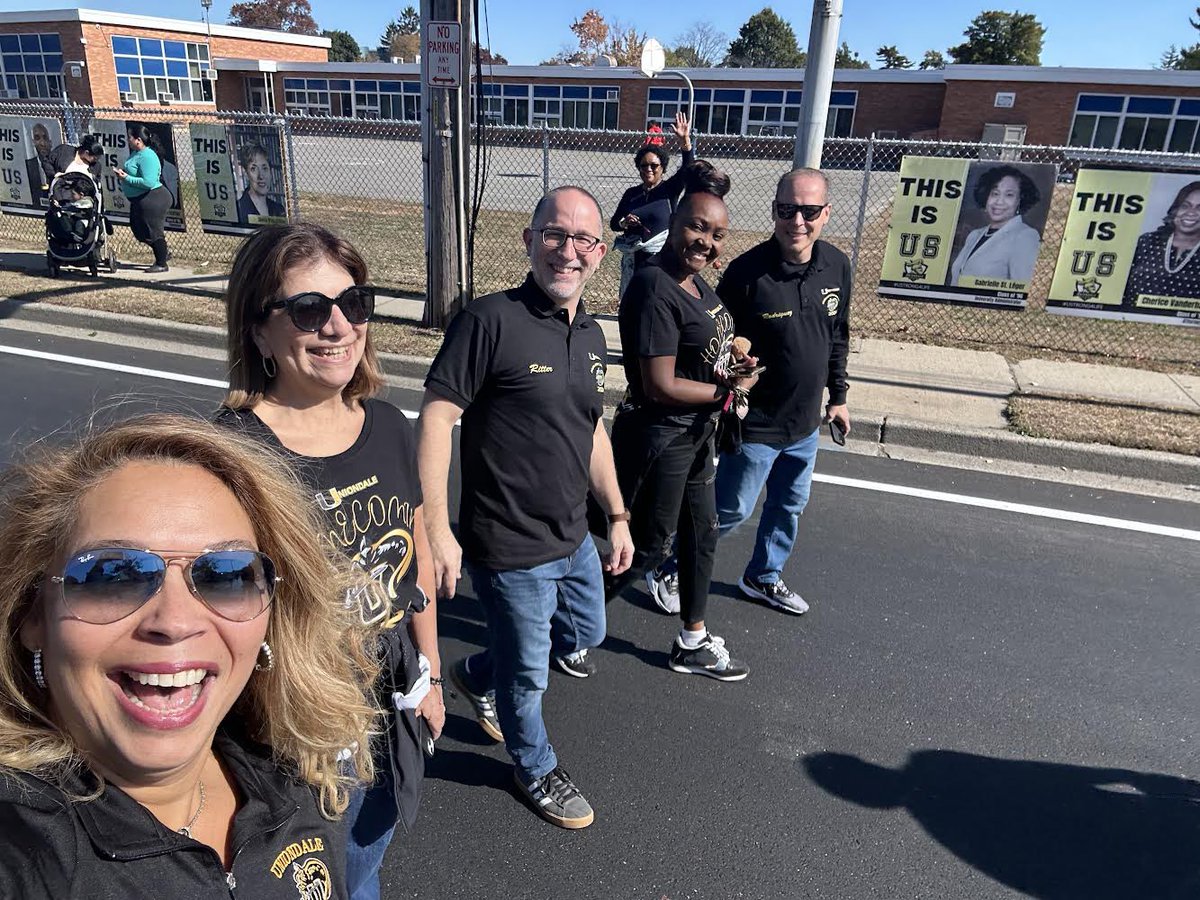 RobRodEDU's tweet image. Great day to have our Homecoming Parade!  The Uniondale Knights took over the streets of Uniondale with pride! #UStrong