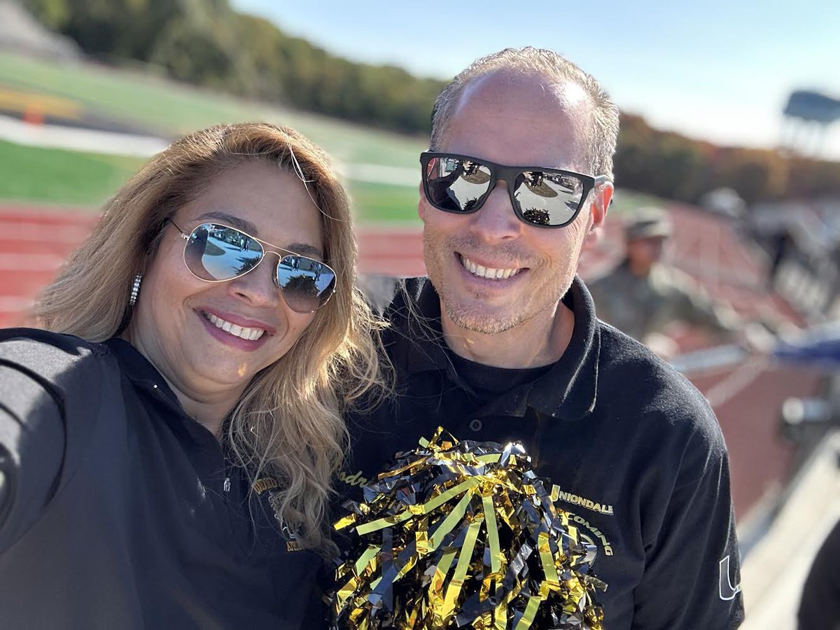 RobRodEDU's tweet image. Great day to have our Homecoming Parade!  The Uniondale Knights took over the streets of Uniondale with pride! #UStrong