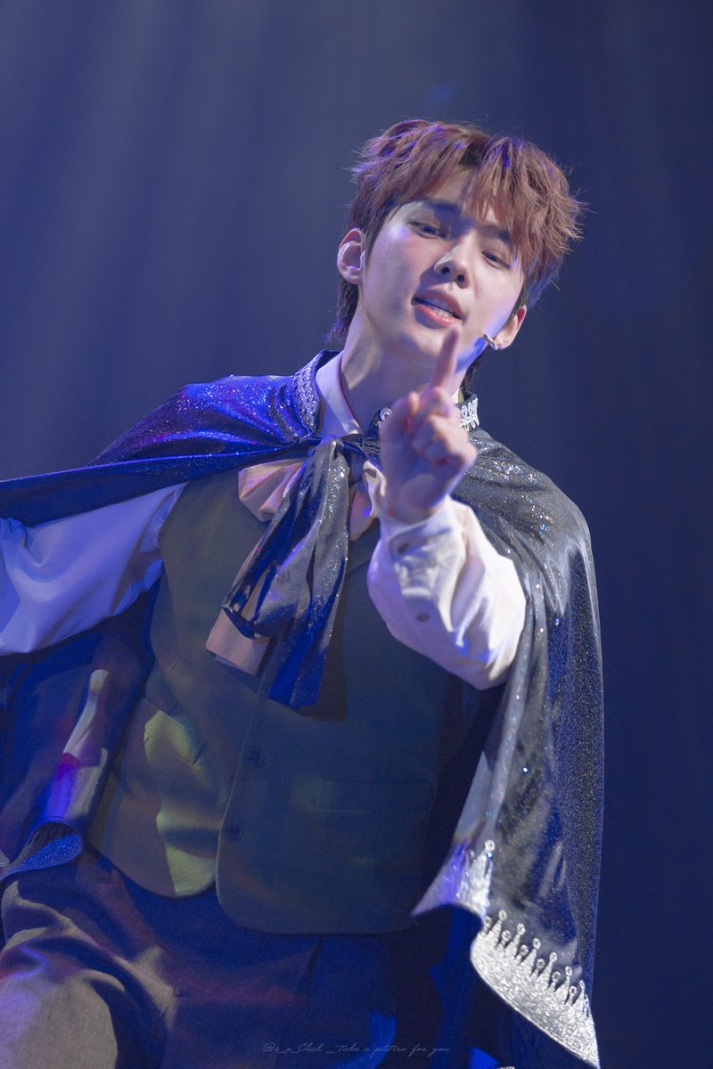 s_o_Click's tweet photo. 241019 19시 뮤지컬 꼼메디아 디 피노키오
스페셜 커튼콜 '천막극장'
#박경호 루치뇰로

오늘의 공연은 오늘만 있어요
그것이 천막극장 https://t.co/qDGLxOnpCW