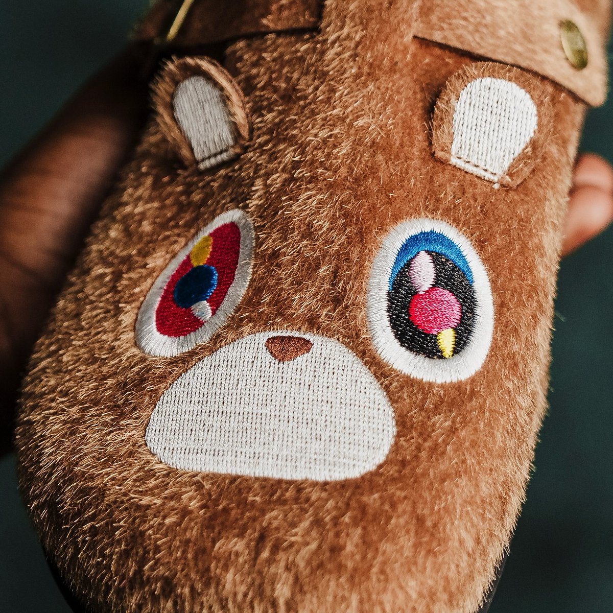 JustFreshKicks's tweet photo. Graduation Bearkenstocks by Home Invasion 🐻 https://t.co/wwfp3RYCBU