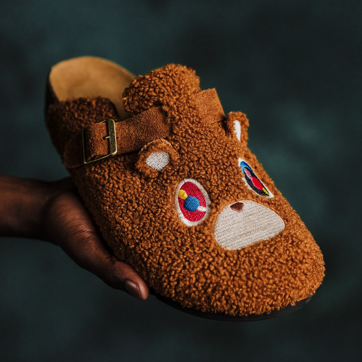 JustFreshKicks's tweet photo. Graduation Bearkenstocks by Home Invasion 🐻 https://t.co/wwfp3RYCBU