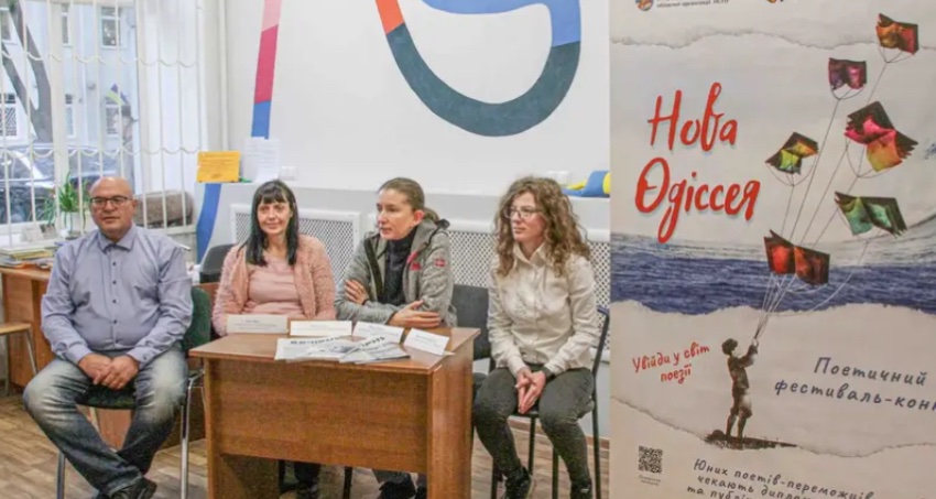 ilya_poet's tweet photo. 1/2

Although the city has been bombed multiple times this month, Odesa’s Kids Poetry Studio (https://t.co/hm67j9Fj18) is going full speed forward - poets and journalists and librarians work together to bring verse to kids in a war zone. https://t.co/FGHc4w4EI8