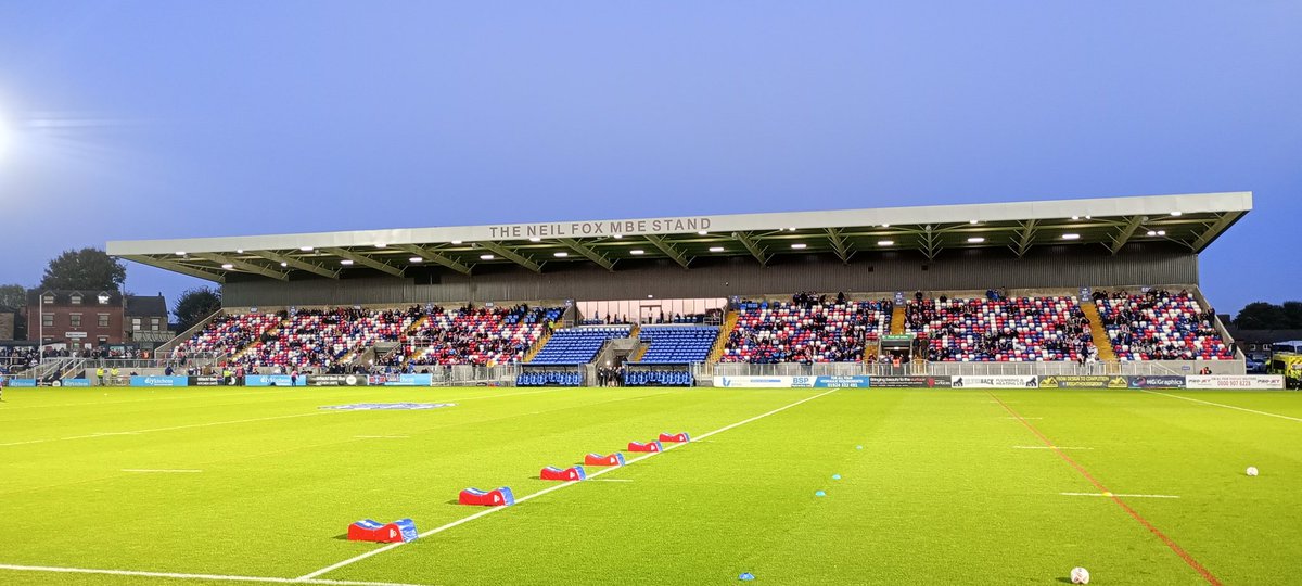 smilerhopper's tweet photo. #supporting not #groundhopping #westyorkshire #cityofwakefield #rugbyleague @diykitchens4u stadium for @WTrinityRL (1st) v @TOXIII (2nd) in the @Betfred championship playoff final game number 134 with JP #revisit last game of rugby season #comeontrin #fullhouse 4th game of day 😁 https://t.co/QEV9PoxP2P