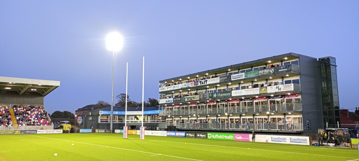 smilerhopper's tweet photo. #supporting not #groundhopping #westyorkshire #cityofwakefield #rugbyleague @diykitchens4u stadium for @WTrinityRL (1st) v @TOXIII (2nd) in the @Betfred championship playoff final game number 134 with JP #revisit last game of rugby season #comeontrin #fullhouse 4th game of day 😁 https://t.co/QEV9PoxP2P