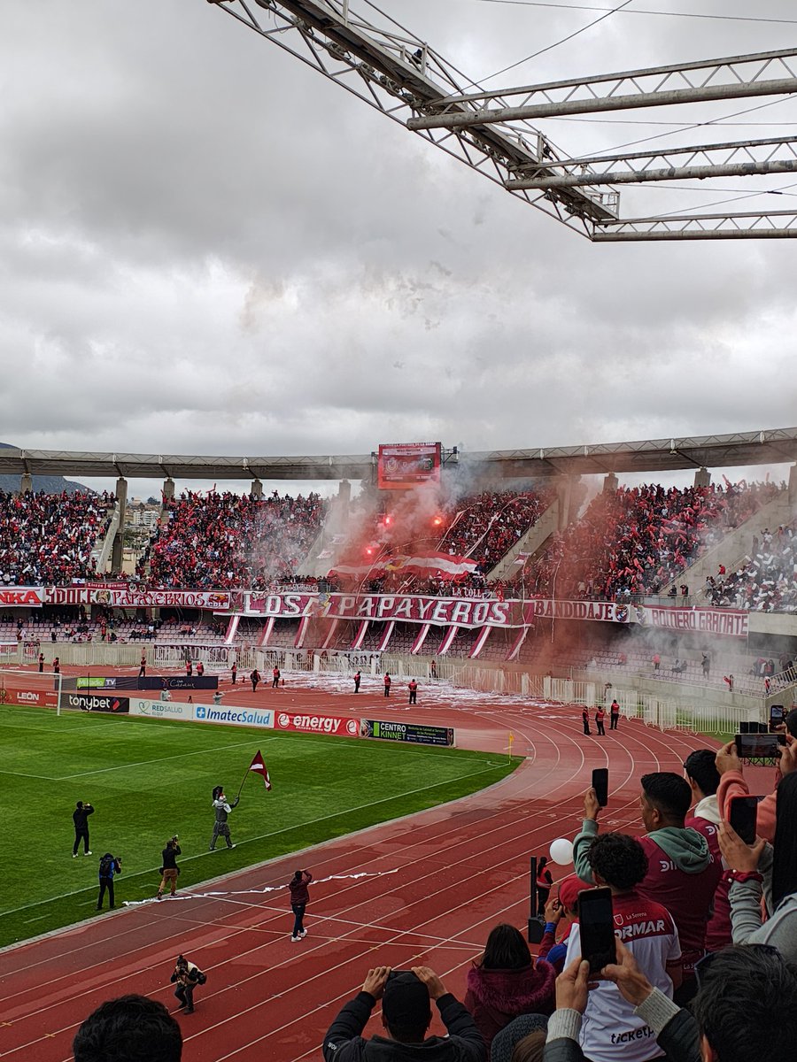 kathfre's tweet image. Una fiesta granate #Campeones #Cdls